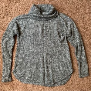 Abercrombie & Fitch gray sweater